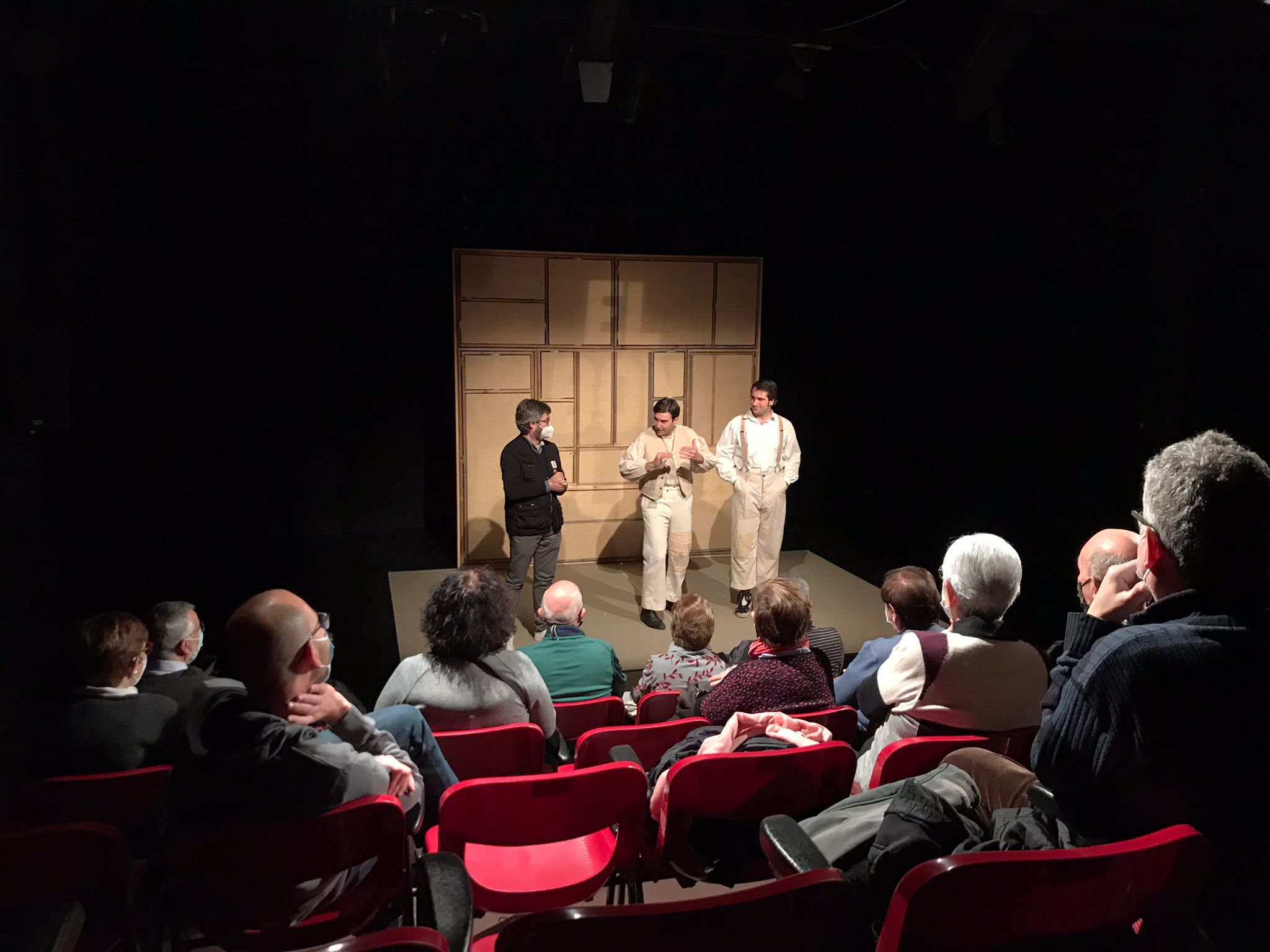 Assaig general 'El bon policia' pels Amics de l'Aurora